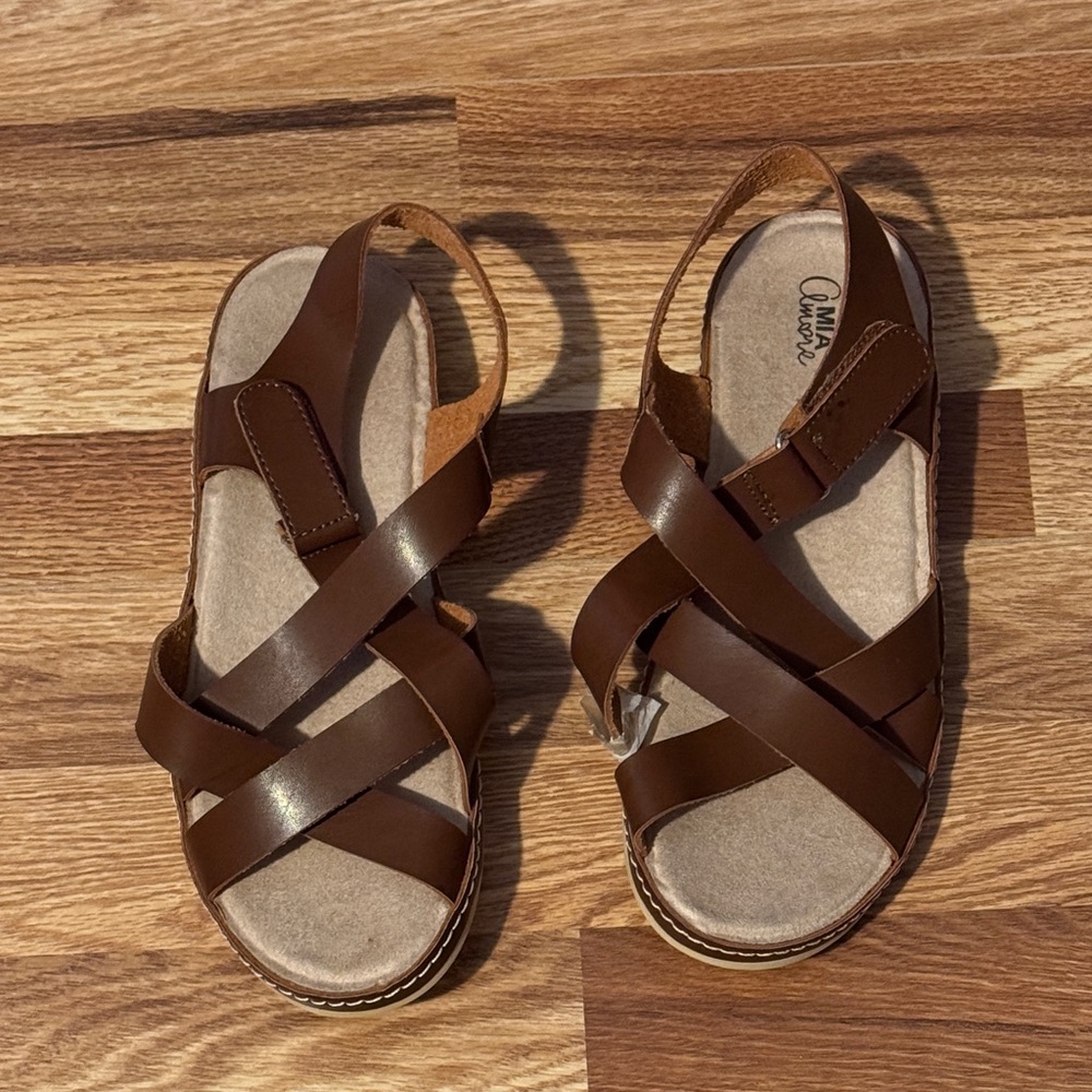 Mi Amore Brown Cross-Strap Sandals
